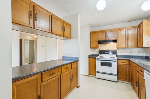 4104 13 Avenue Ne, Calgary, AB - Indoor Photo Showing Kitchen