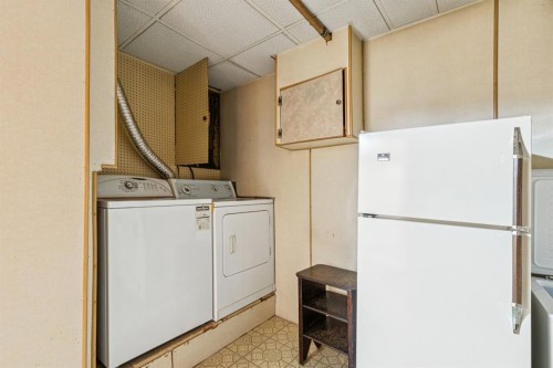 4104 13 Avenue Ne, Calgary, AB - Indoor Photo Showing Laundry Room