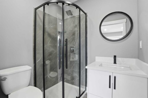 2004 18 Street Nw, Calgary, AB - Indoor Photo Showing Bathroom