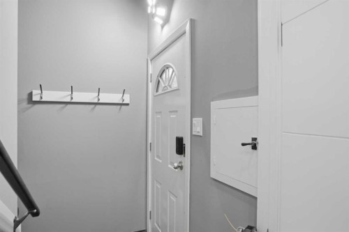 2004 18 Street Nw, Calgary, AB - Indoor Photo Showing Other Room