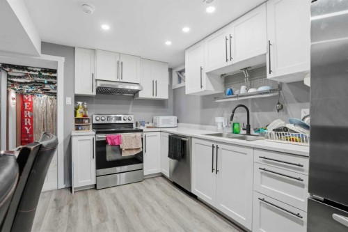 2004 18 Street Nw, Calgary, AB - Indoor Photo Showing Kitchen With Upgraded Kitchen