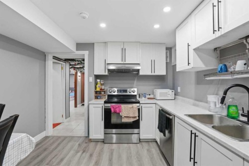 2004 18 Street Nw, Calgary, AB - Indoor Photo Showing Kitchen
