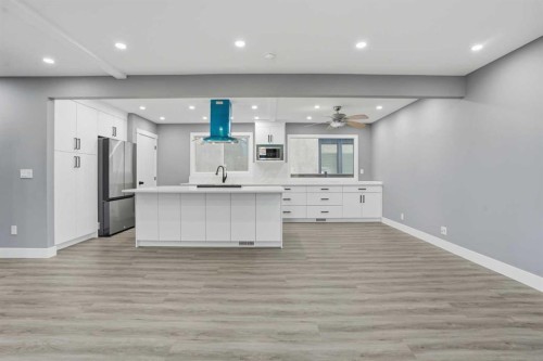 2004 18 Street Nw, Calgary, AB - Indoor Photo Showing Kitchen