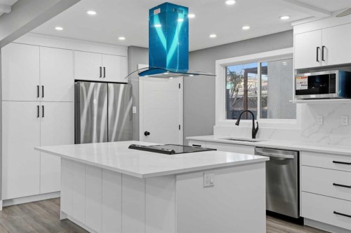 2004 18 Street Nw, Calgary, AB - Indoor Photo Showing Kitchen With Upgraded Kitchen
