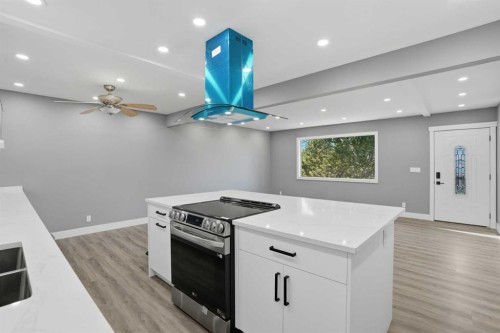 2004 18 Street Nw, Calgary, AB - Indoor Photo Showing Kitchen