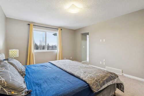 71 Walden Manor Se, Calgary, AB - Indoor Photo Showing Bedroom