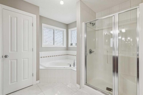 71 Walden Manor Se, Calgary, AB - Indoor Photo Showing Bathroom