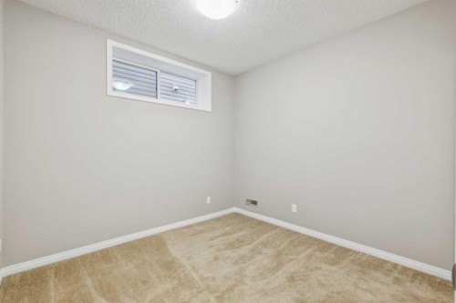 71 Walden Manor Se, Calgary, AB - Indoor Photo Showing Other Room