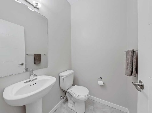 117 Nolancrest Common Nw, Calgary, AB - Indoor Photo Showing Bathroom
