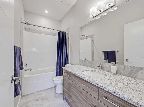 117 Nolancrest Common Nw, Calgary, AB - Indoor Photo Showing Bathroom