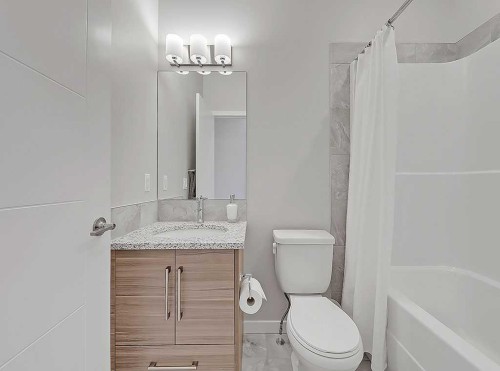 117 Nolancrest Common Nw, Calgary, AB - Indoor Photo Showing Bathroom