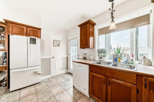 6216 Douglas Place, Olds, AB - Indoor Photo Showing Kitchen With Double Sink