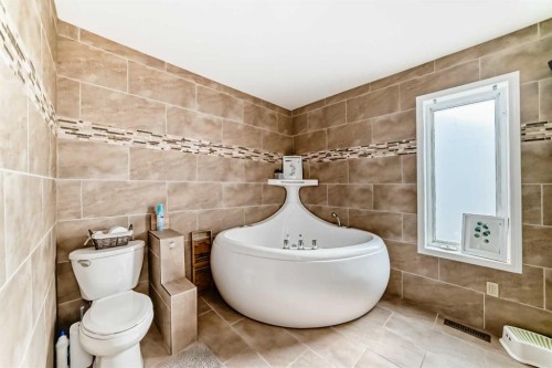 6216 Douglas Place, Olds, AB - Indoor Photo Showing Bathroom