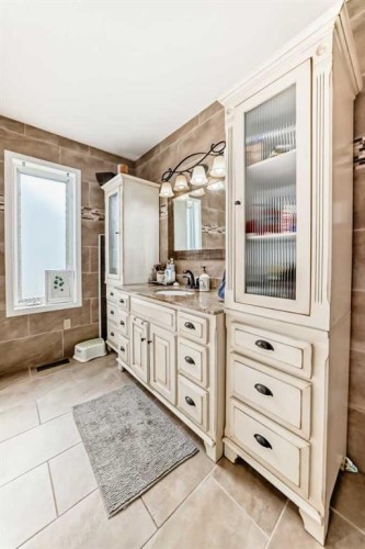 6216 Douglas Place, Olds, AB - Indoor