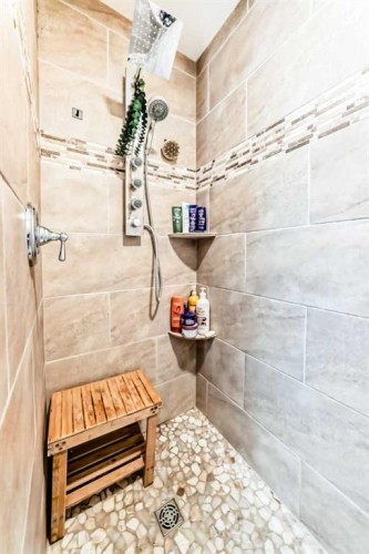 6216 Douglas Place, Olds, AB - Indoor Photo Showing Bathroom