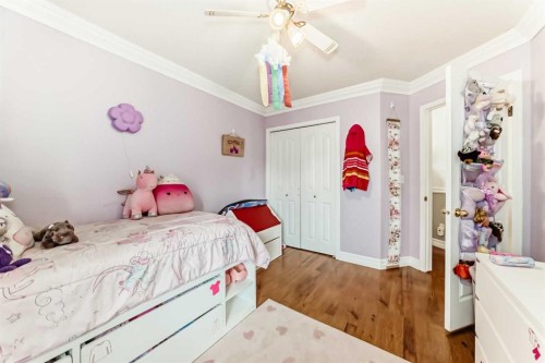 6216 Douglas Place, Olds, AB - Indoor Photo Showing Bedroom