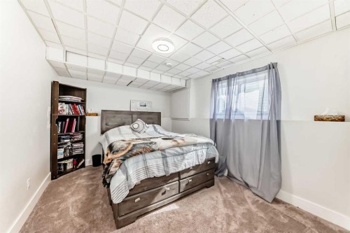 6216 Douglas Place, Olds, AB - Indoor Photo Showing Bedroom