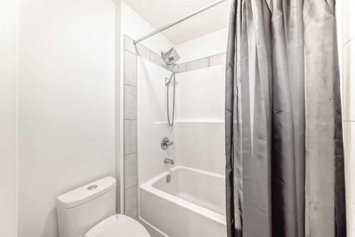 165 Savanna Passage Ne, Calgary, AB - Indoor Photo Showing Bathroom