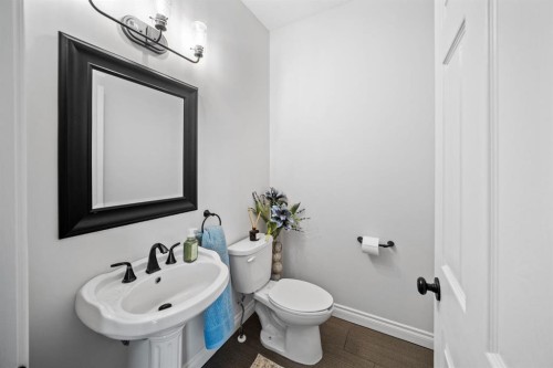 187 Gleneagles View, Cochrane, AB - Indoor Photo Showing Bathroom