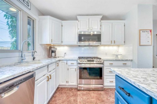 233 Thornbriar Green, Strathmore, AB - Indoor Photo Showing Kitchen