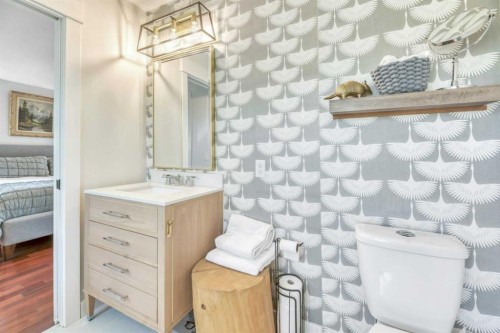 233 Thornbriar Green, Strathmore, AB - Indoor Photo Showing Bathroom