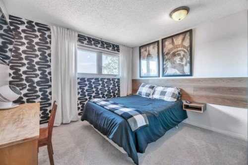 233 Thornbriar Green, Strathmore, AB - Indoor Photo Showing Bedroom