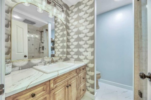 233 Thornbriar Green, Strathmore, AB - Indoor Photo Showing Bathroom