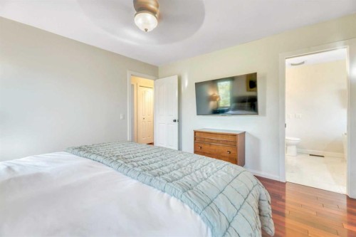 233 Thornbriar Green, Strathmore, AB - Indoor Photo Showing Bedroom