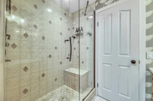 233 Thornbriar Green, Strathmore, AB - Indoor Photo Showing Bathroom