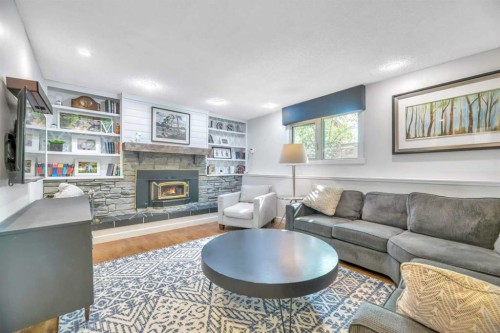 233 Thornbriar Green, Strathmore, AB - Indoor Photo Showing Living Room With Fireplace