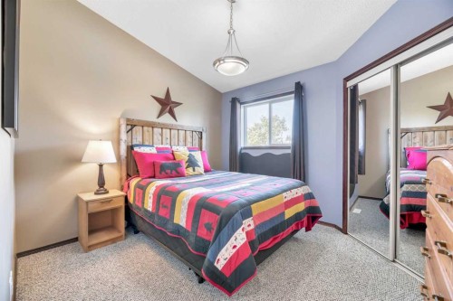 102 Parklane Drive, Strathmore, AB - Indoor Photo Showing Bedroom