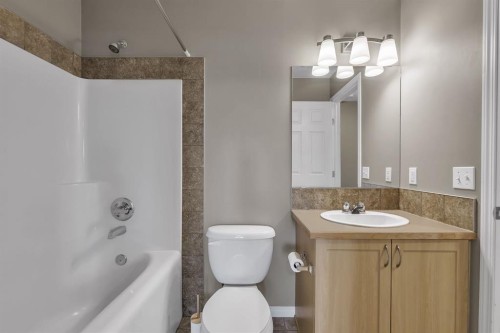 106 Ranch Ridge Meadow, Strathmore, AB - Indoor Photo Showing Bathroom