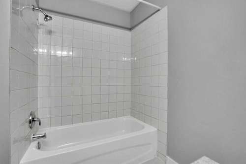 1134 Martindale Boulevard Ne, Calgary, AB - Indoor Photo Showing Bathroom