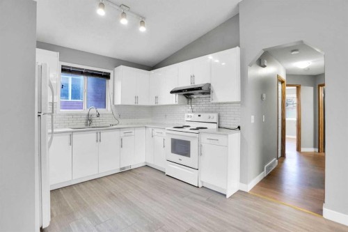 1134 Martindale Boulevard Ne, Calgary, AB - Indoor Photo Showing Kitchen