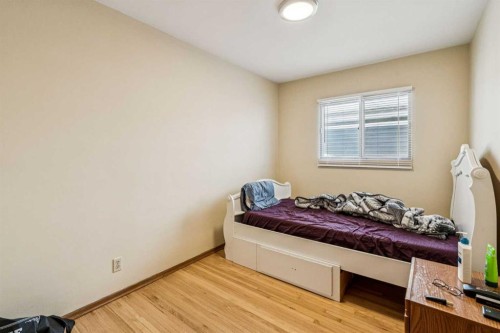 111 27 Avenue Nw, Calgary, AB - Indoor Photo Showing Bedroom