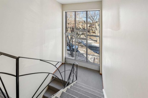 111 27 Avenue Nw, Calgary, AB - Indoor Photo Showing Other Room