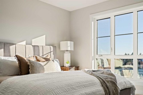 618 Sovereign Common Sw, Calgary, AB - Indoor Photo Showing Bedroom
