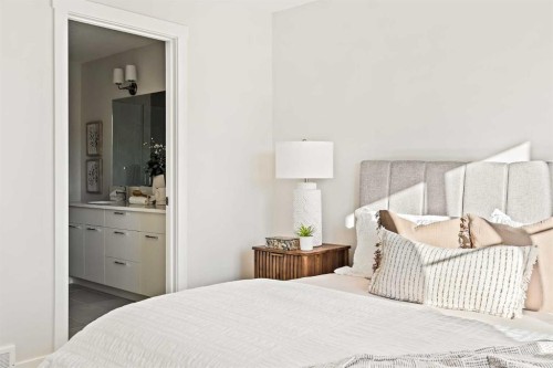 618 Sovereign Common Sw, Calgary, AB - Indoor Photo Showing Bedroom