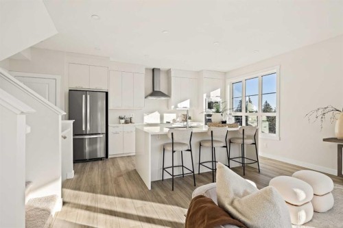 618 Sovereign Common Sw, Calgary, AB - Indoor Photo Showing Kitchen With Upgraded Kitchen