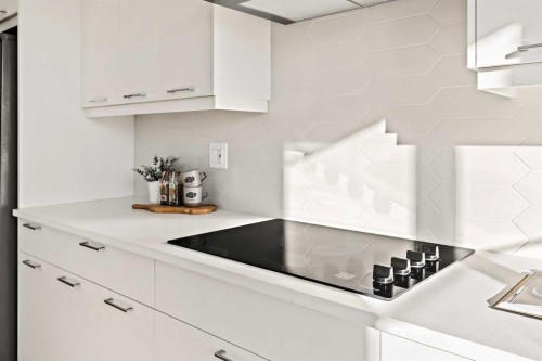 618 Sovereign Common Sw, Calgary, AB - Indoor Photo Showing Kitchen