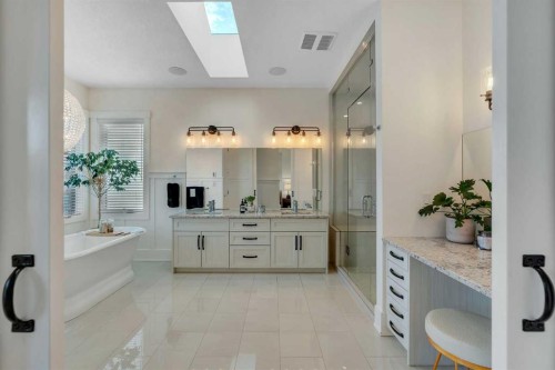 5852 Bowwater Crescent Nw, Calgary, AB - Indoor Photo Showing Bathroom