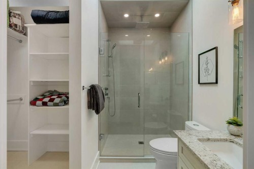 5852 Bowwater Crescent Nw, Calgary, AB - Indoor Photo Showing Bathroom