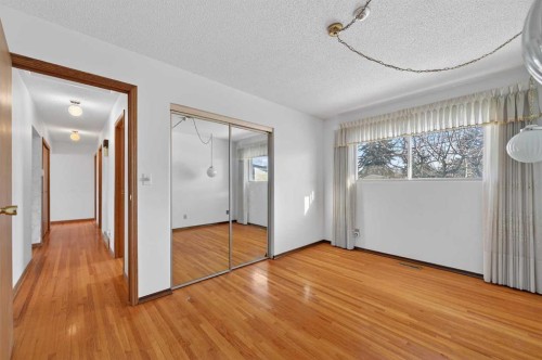 7228 Huntridge Hill Ne, Calgary, AB - Indoor Photo Showing Other Room