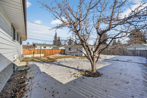 7228 Huntridge Hill Ne, Calgary, AB - Outdoor