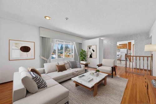 7228 Huntridge Hill Ne, Calgary, AB - Indoor Photo Showing Living Room