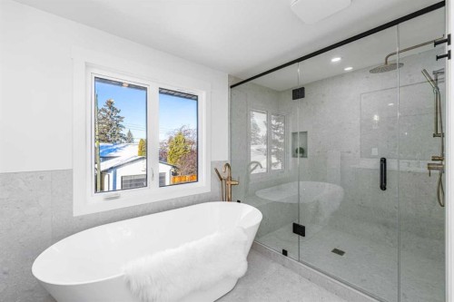 1152 Lake Sundance Crescent Se, Calgary, AB - Indoor Photo Showing Bathroom