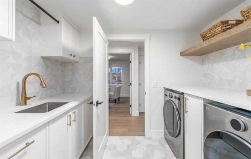 1152 Lake Sundance Crescent Se, Calgary, AB - Indoor Photo Showing Laundry Room