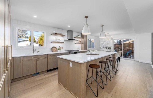 1152 Lake Sundance Crescent Se, Calgary, AB - Indoor Photo Showing Kitchen With Upgraded Kitchen