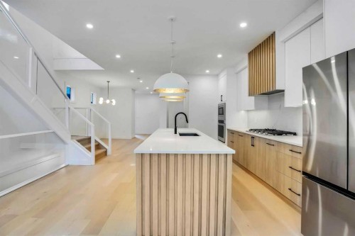 602 25 Avenue, Calgary, AB - Indoor Photo Showing Kitchen With Upgraded Kitchen