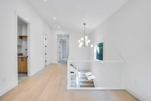 602 25 Avenue, Calgary, AB - Indoor Photo Showing Other Room